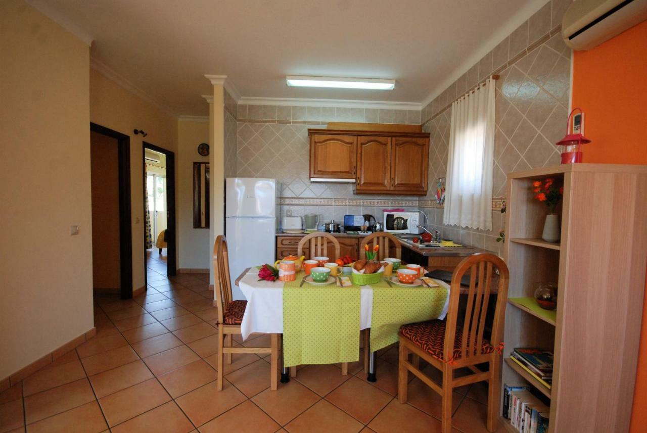 Villa Eber - Independent 1 & 2 Bedroom Apartments, Pool, Air Con, Fast Wi-Fi, Near Old Town Of Albufeira And Beaches Exterior foto